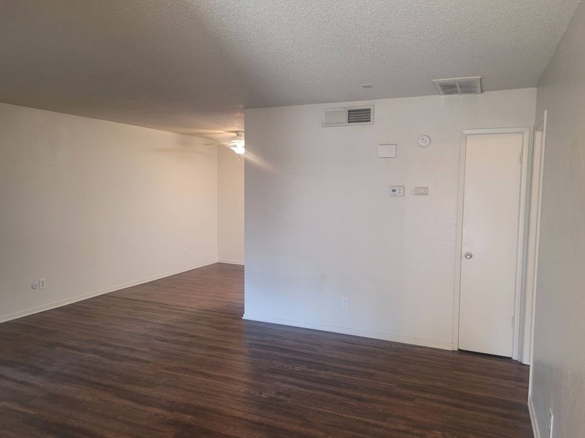 Apartment for rent at 3212 E Ashcroft Ave, Fresno, CA 93726
