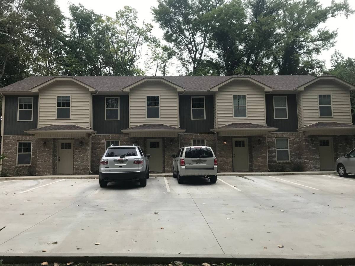 Apartment for rent at 1560 E Knollwood Circle, Clarksville, TN 37043