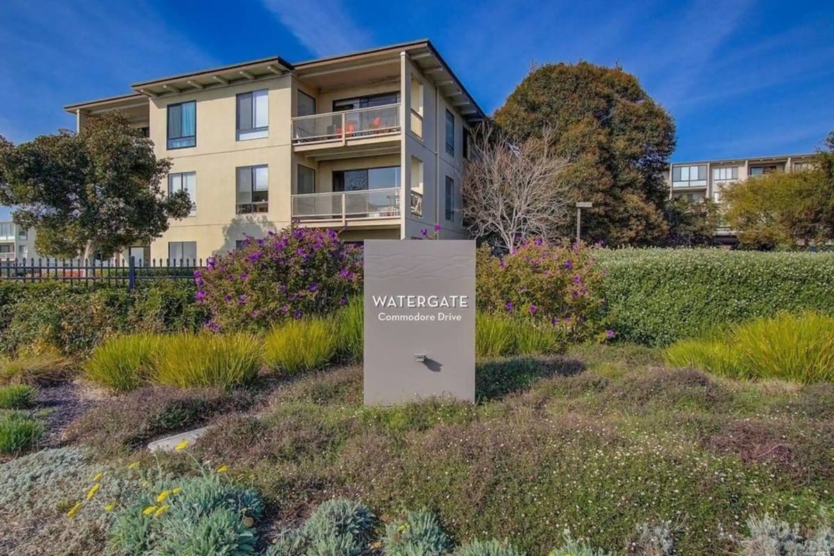 Townhouse for rent at 2 Anchor Dr #381, Emeryville, CA 94608