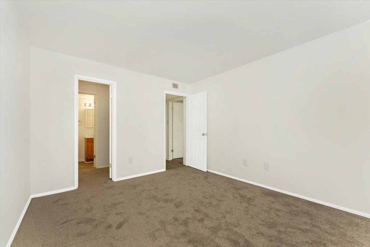 Apartment for rent at 55 Manor Dr, Hagerstown, MD 21740
