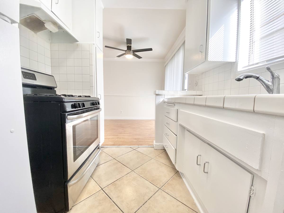 Apartment for rent at 5726 Camellia Ave #201, North Hollywood, CA 91601