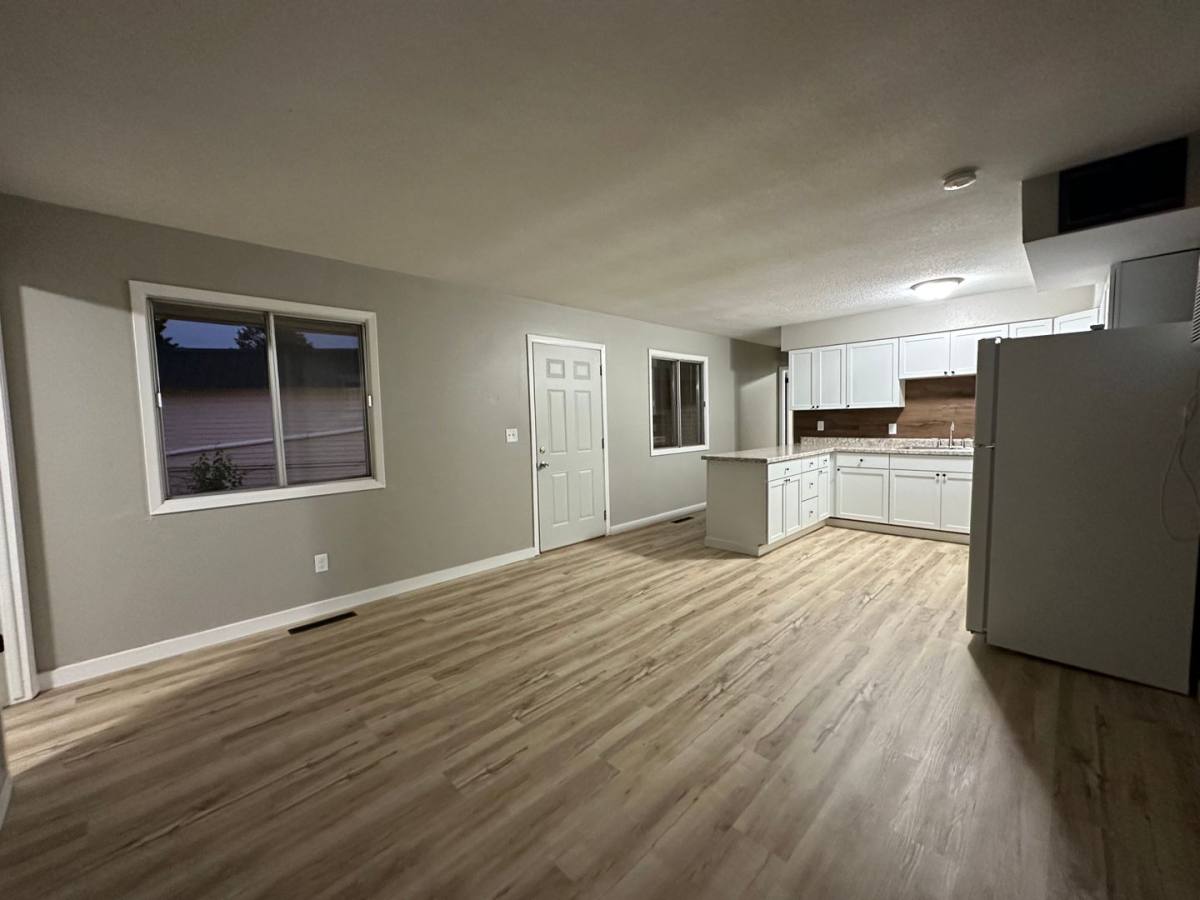 Apartment for rent at 322 S Washington St, Hudson, IA 50643