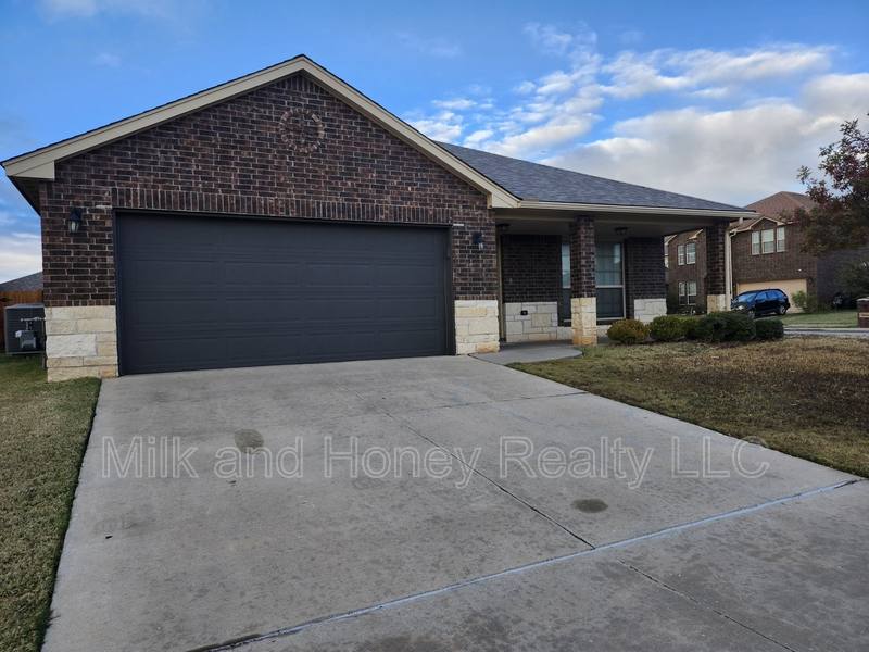 House for rent at 8101 NW 105th St, Oklahoma City, OK 73162
