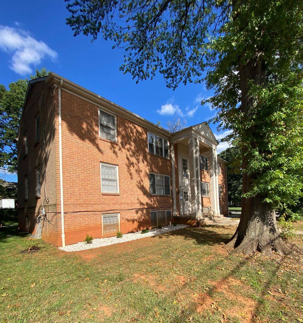 Apartment for rent at 1200 Liggates Rd, Lynchburg, VA 24502