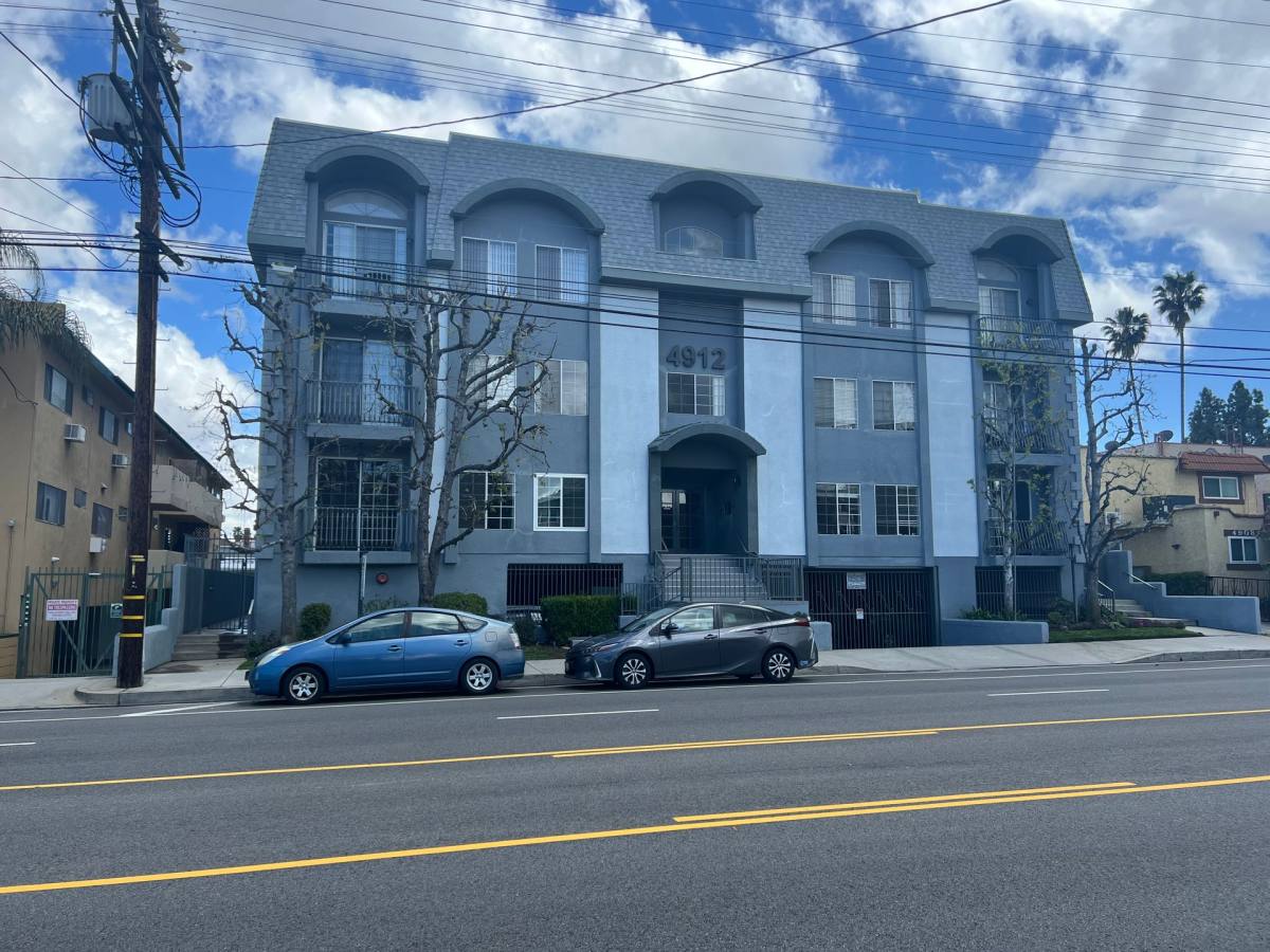 Apartment for rent at 4912 Kester Ave, Sherman Oaks, CA 91403