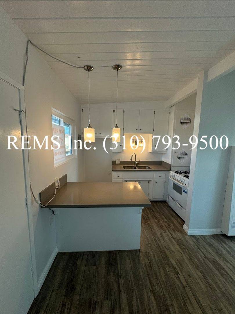 Apartment for rent at 14428 Hawthorne Blvd, Lawndale, CA 90260