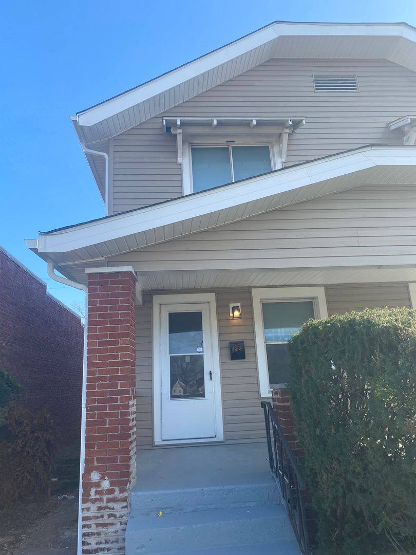 Apartment for rent at 1906-1908 Cleveland Ave, Columbus, OH 43211