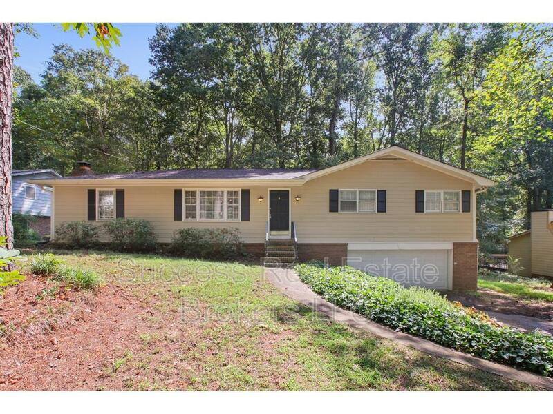 House for rent at 1902 King Arthurs Court, Marietta, GA 30062
