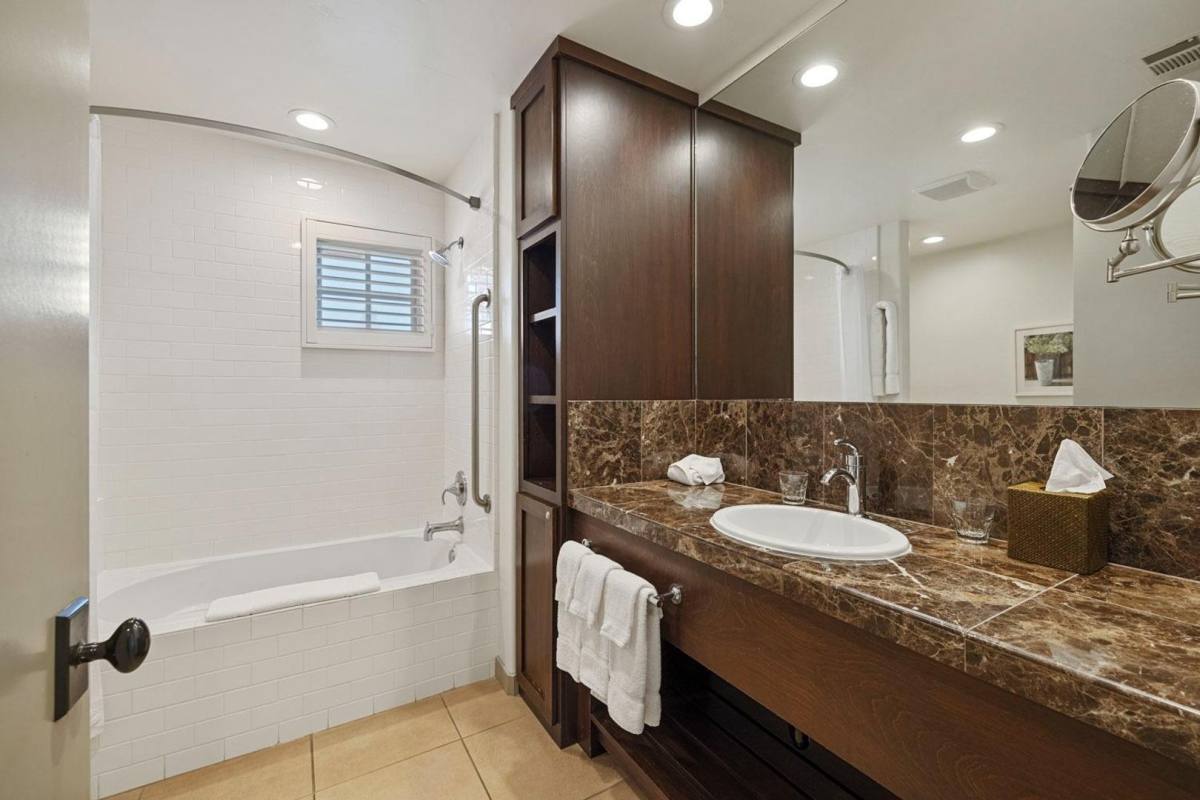 Apartment for rent at 1279 Woodhaven Lane, Lodi, CA 95242