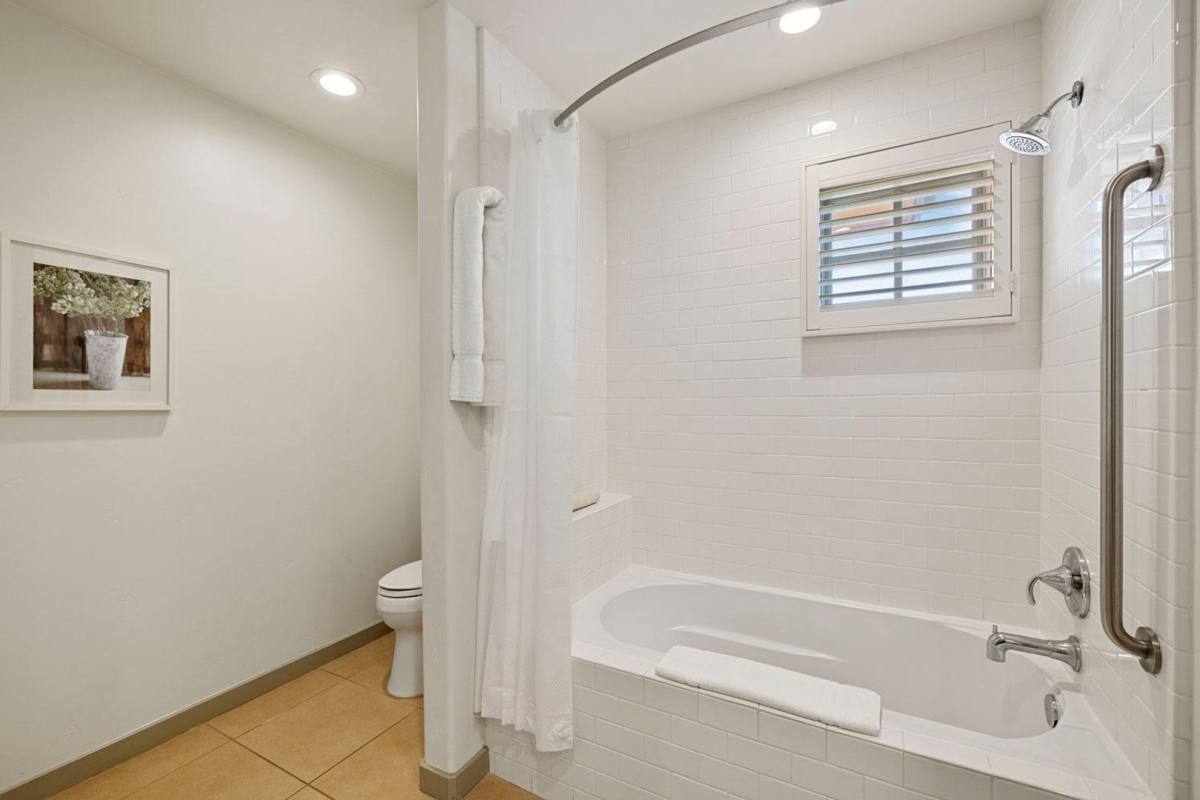 Apartment for rent at 1279 Woodhaven Lane, Lodi, CA 95242