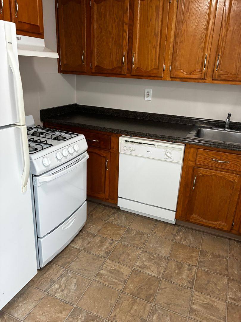 Apartment for rent at Shawomet Gardens, 102 Shawomet Ave, Somerset, MA 02726