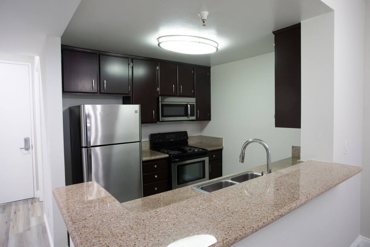 Apartment for rent at 7076 Hawthorn Ave, Los Angeles, CA 90028