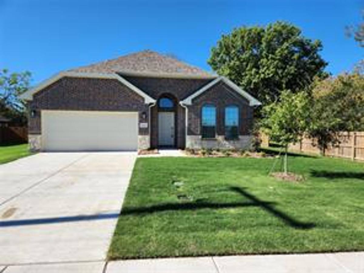 House for rent at 920 S W Main, Van Alstyne, TX 75495