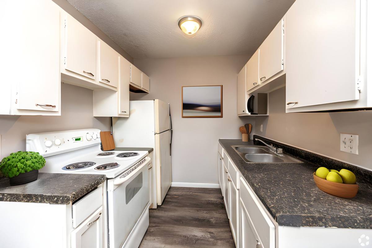 Apartment for rent at 1935 W 40th St, Davenport, IA 52806