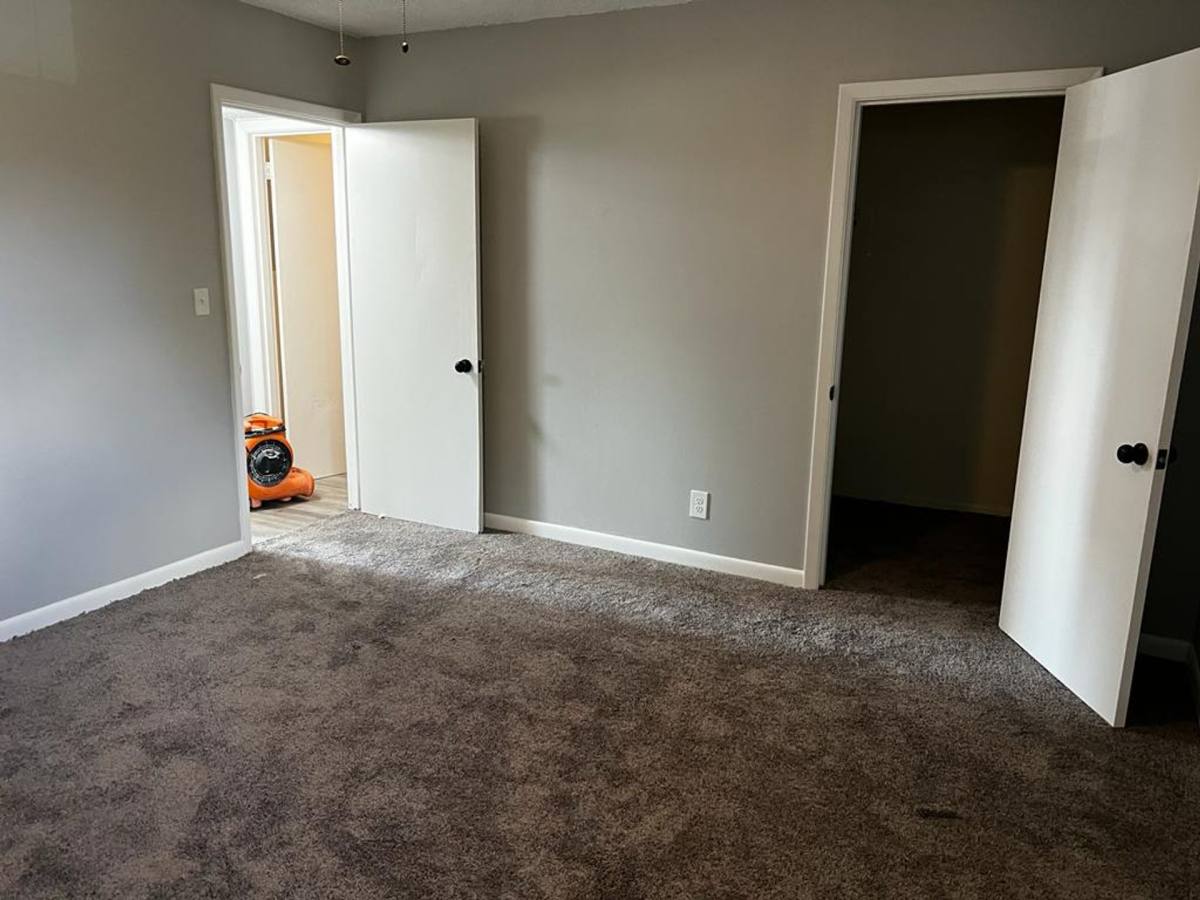 Apartment for rent at 1935 W 40th St, Davenport, IA 52806