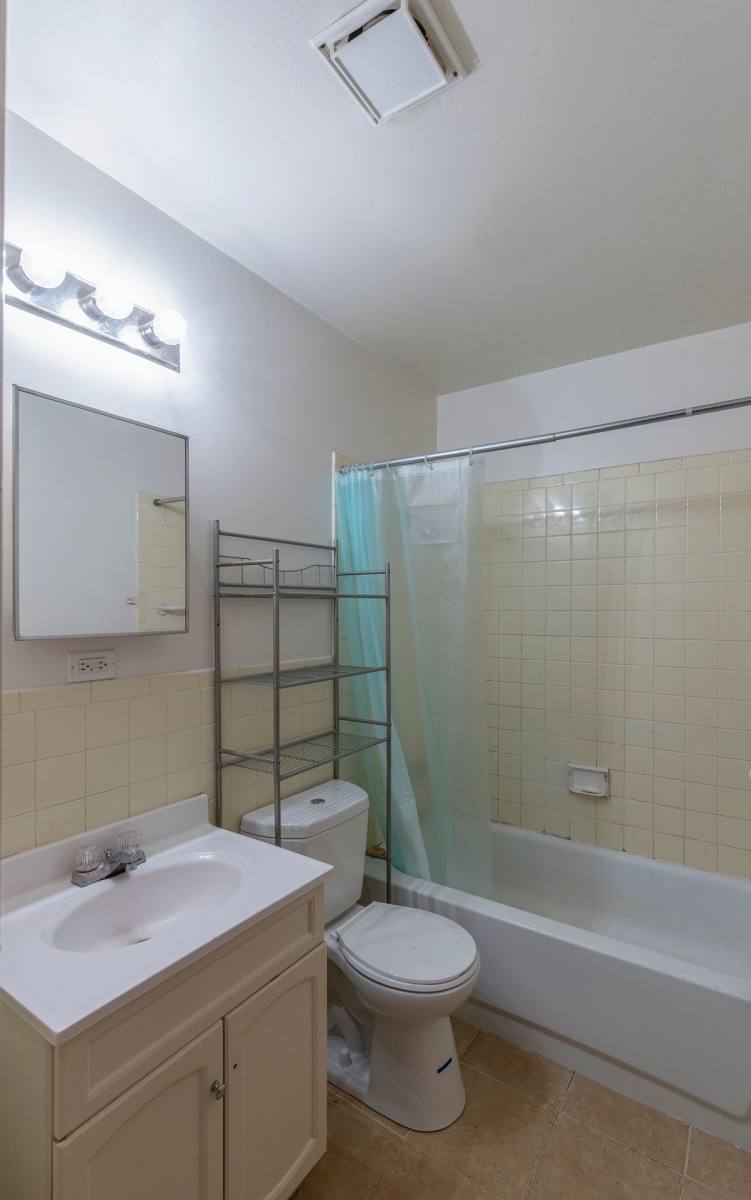 Apartment for rent at 1935 W 40th St, Davenport, IA 52806