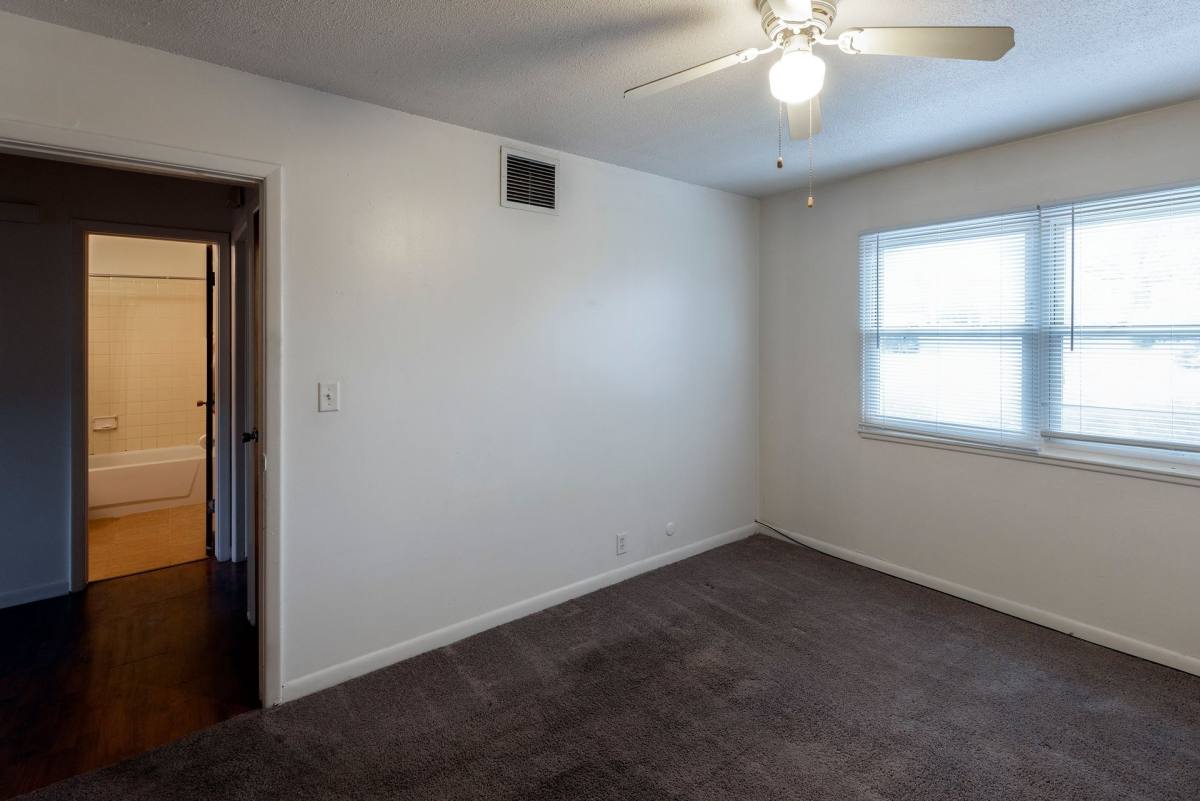 Apartment for rent at 1935 W 40th St, Davenport, IA 52806