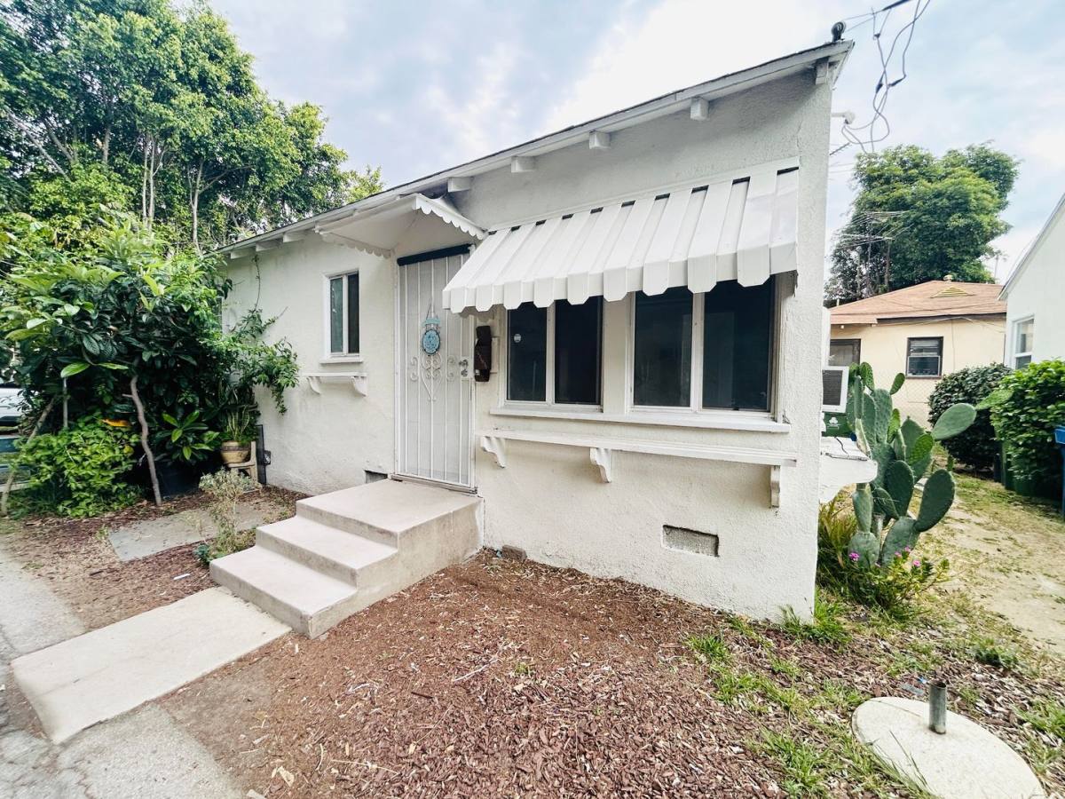 Apartment for rent at 14210 Sylvan, Van Nuys, CA 91401