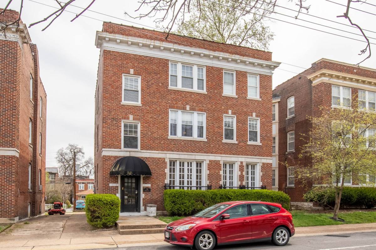 Apartment for rent at 738 Kingsland Ave, Saint Louis, MO 63130