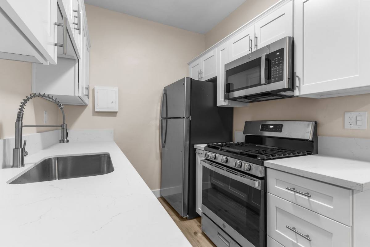 Apartment for rent at 722 Maine Ave, Long Beach, CA 90813