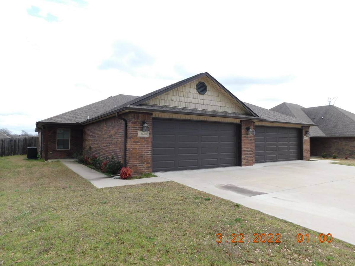 Townhouse for rent at 1002 Springhill Rd, Barling, AR 72923