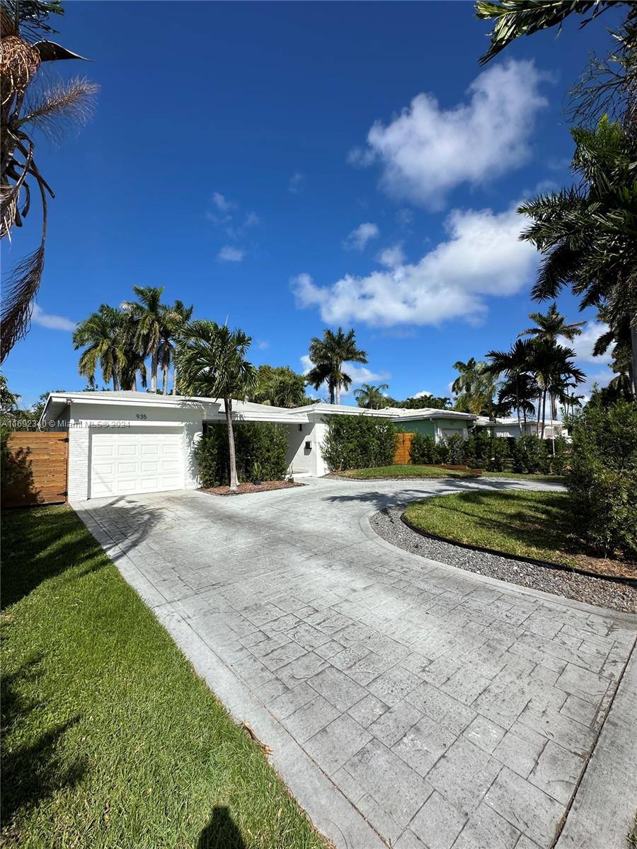 House for rent at 935 Lincoln St, Hollywood, FL 33019