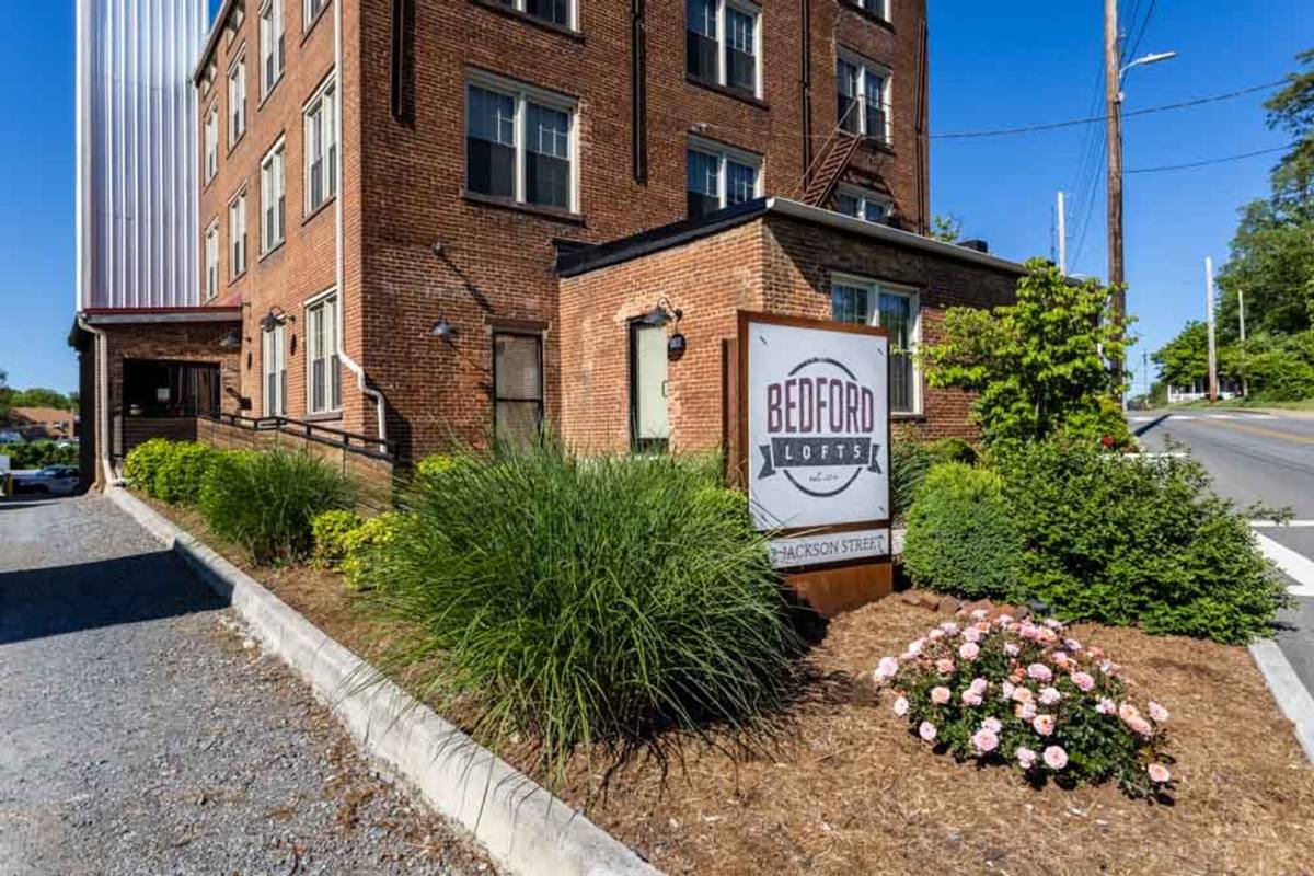 Apartment for rent at 412 Jackson St, Bedford, VA 24523