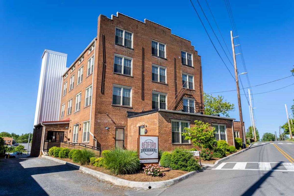 Apartment for rent at 412 Jackson St, Bedford, VA 24523