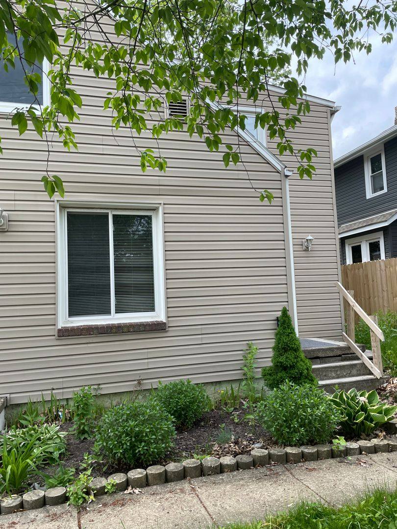 Apartment for rent at 2876 Hudson Dr, Akron, OH 44310