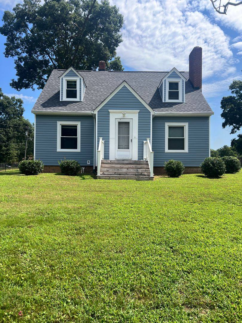 Apartment for rent at 1711 Dinwiddie Ave, Hopewell, VA 23860