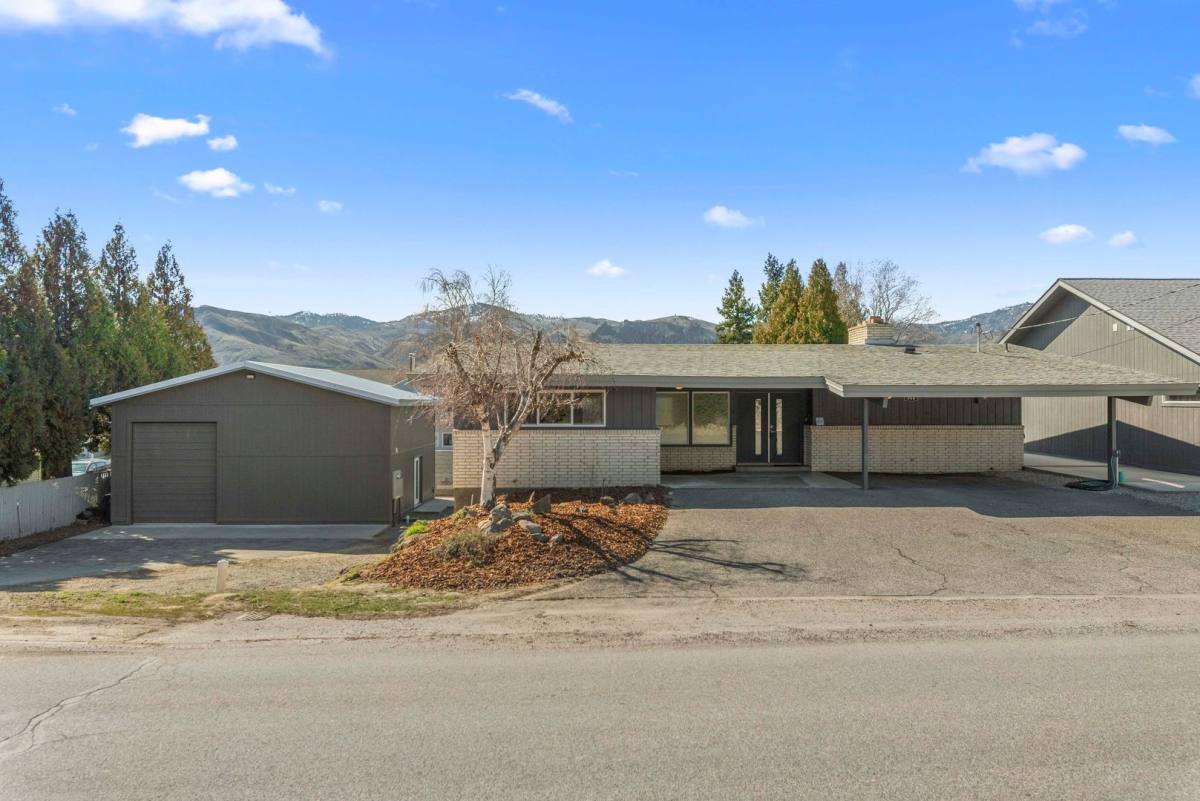 Apartment for rent at 544-548 N Colorado Ave, East Wenatchee, WA 98802
