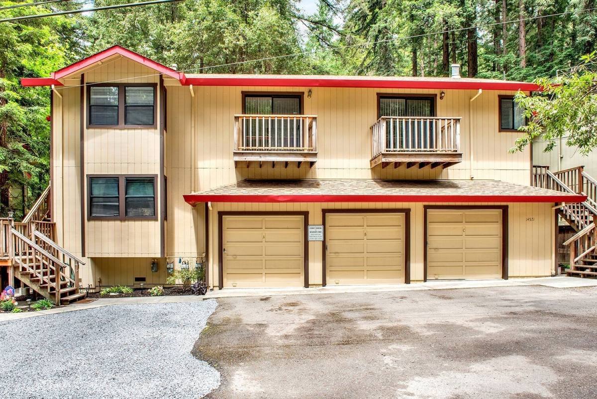 Apartment for rent at 14571 Canyon One Rd, Rio Nido, CA 95471