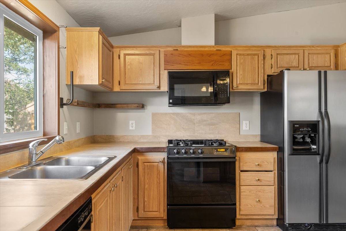 House for rent at 1038 Falls A Creek Dr, Columbus, MT 59019
