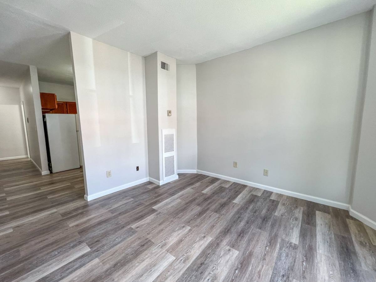 Apartment for rent at 422-424 Garden St, Hartford, CT 06112