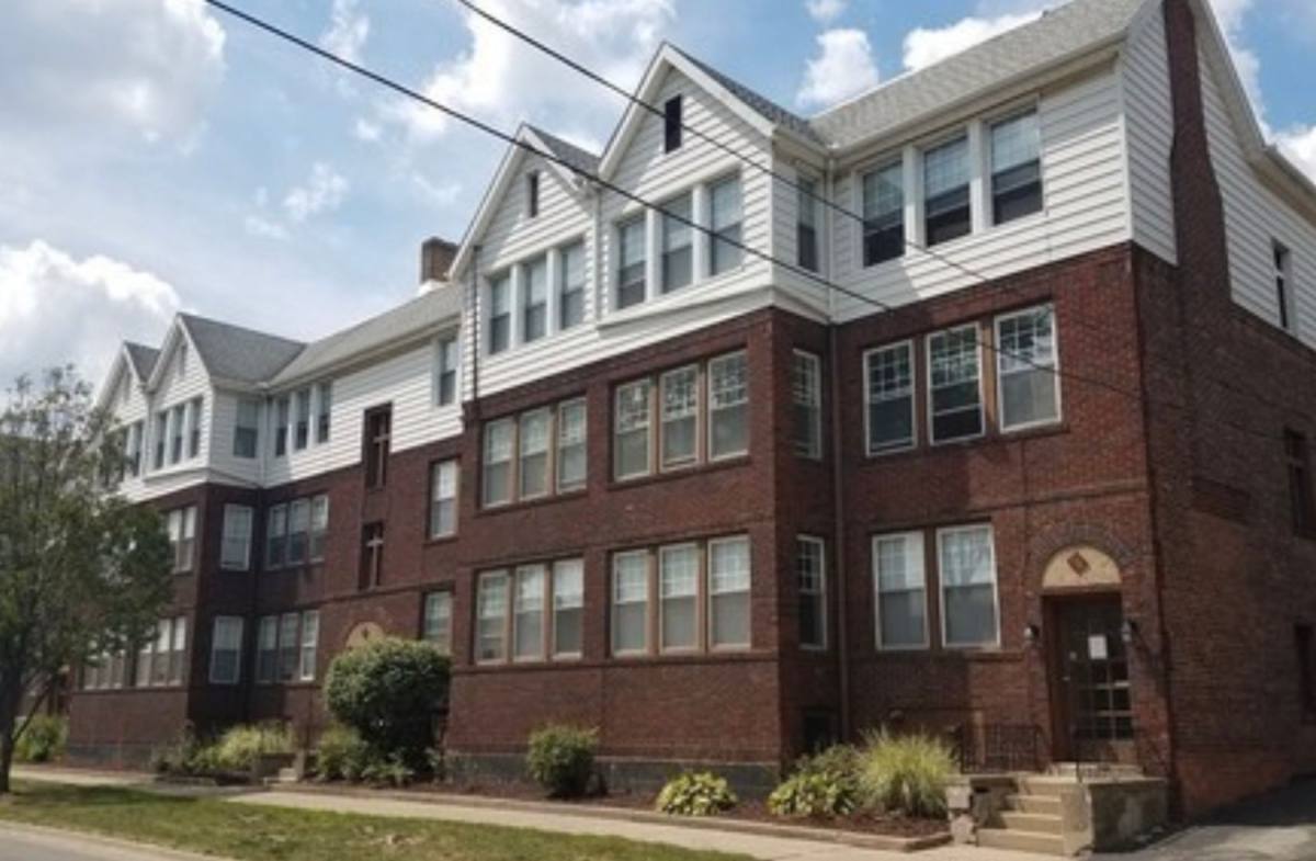 Apartment for rent at 200 Steward Ave, Jackson, MI 49201