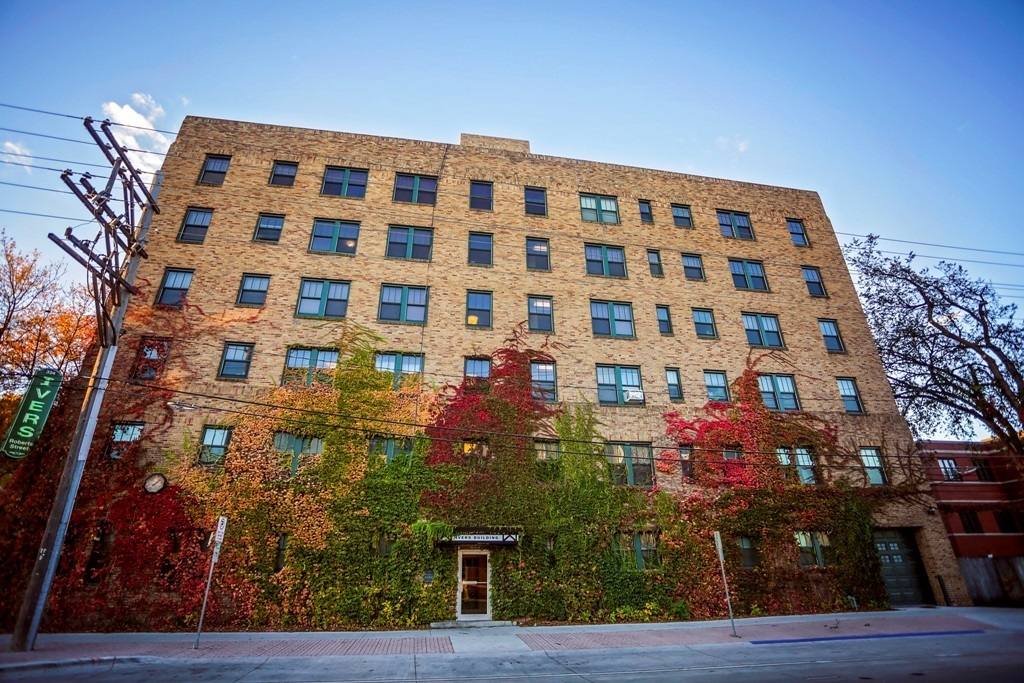Apartment for rent at 654 4th Ave N, Fargo, ND 58102