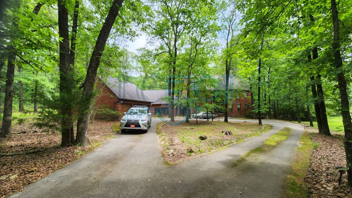 House for rent at 6 Country Oaks Dr, Little Rock, AR 72223