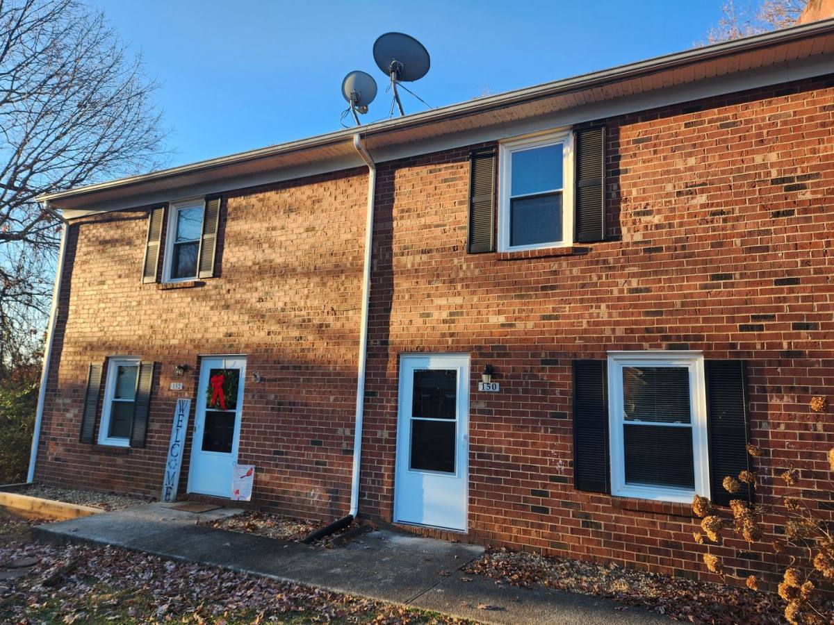 Apartment for rent at 146-152 Oakwood Dr, Madison Heights, VA 24572