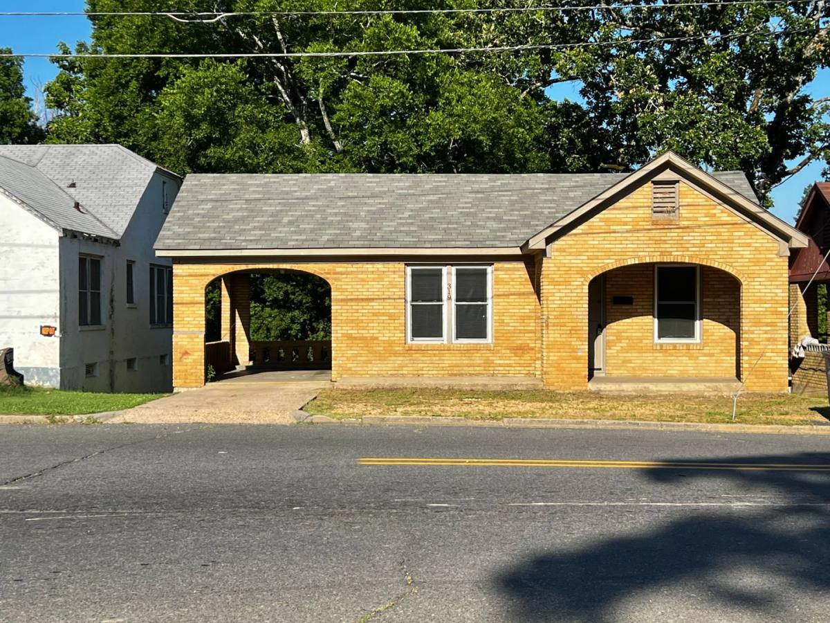 House for rent at 319 Linwood Ave, Hot Springs National Park, AR 71913