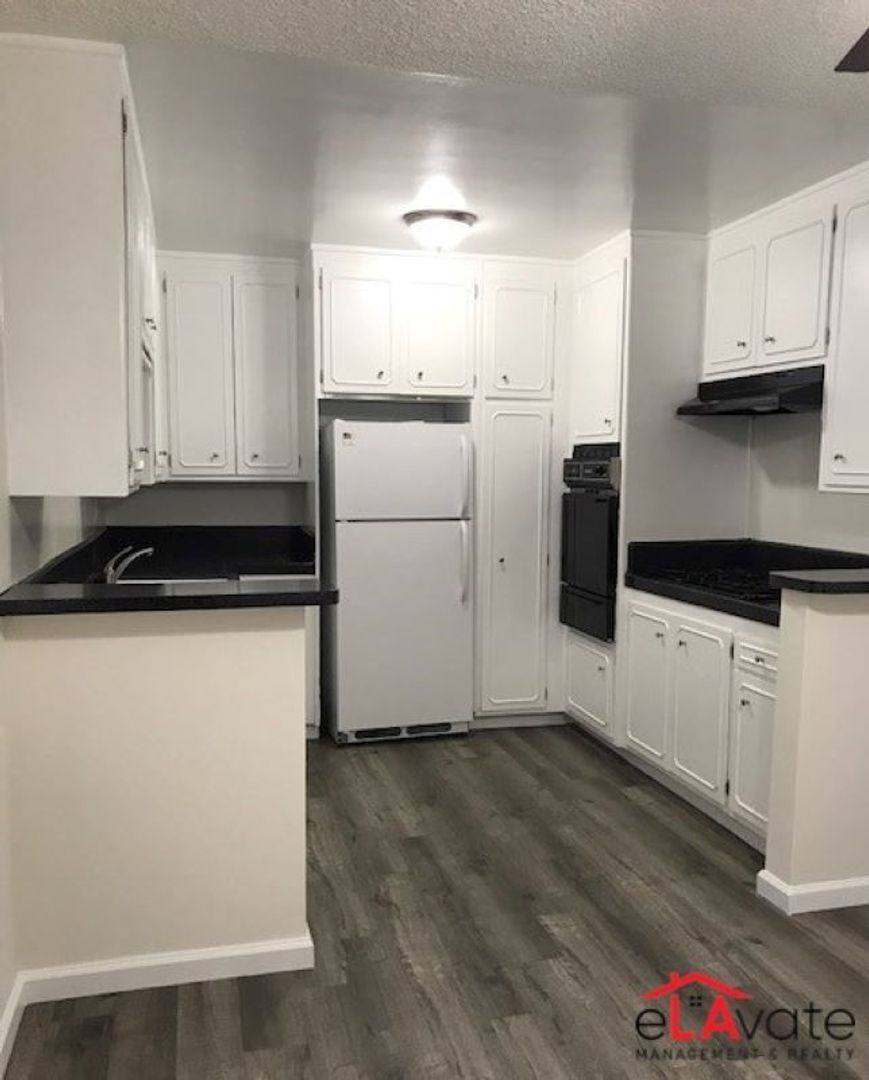 Apartment for rent at 10520 Balboa Blvd, Granada Hills, CA 91344
