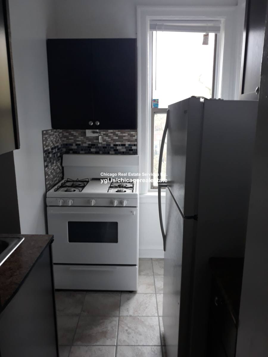 Apartment for rent at 1369 W Estes Ave #1O, Chicago, IL 60626