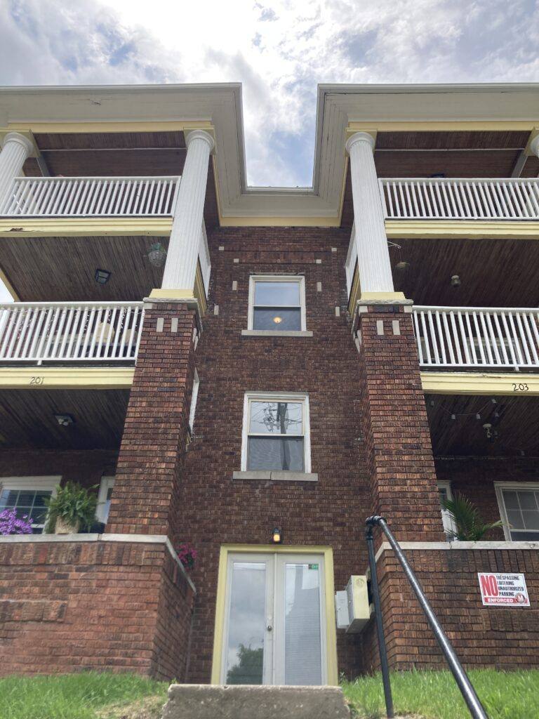 Apartment for rent at 201 W 38th St, Kansas City, MO 64111