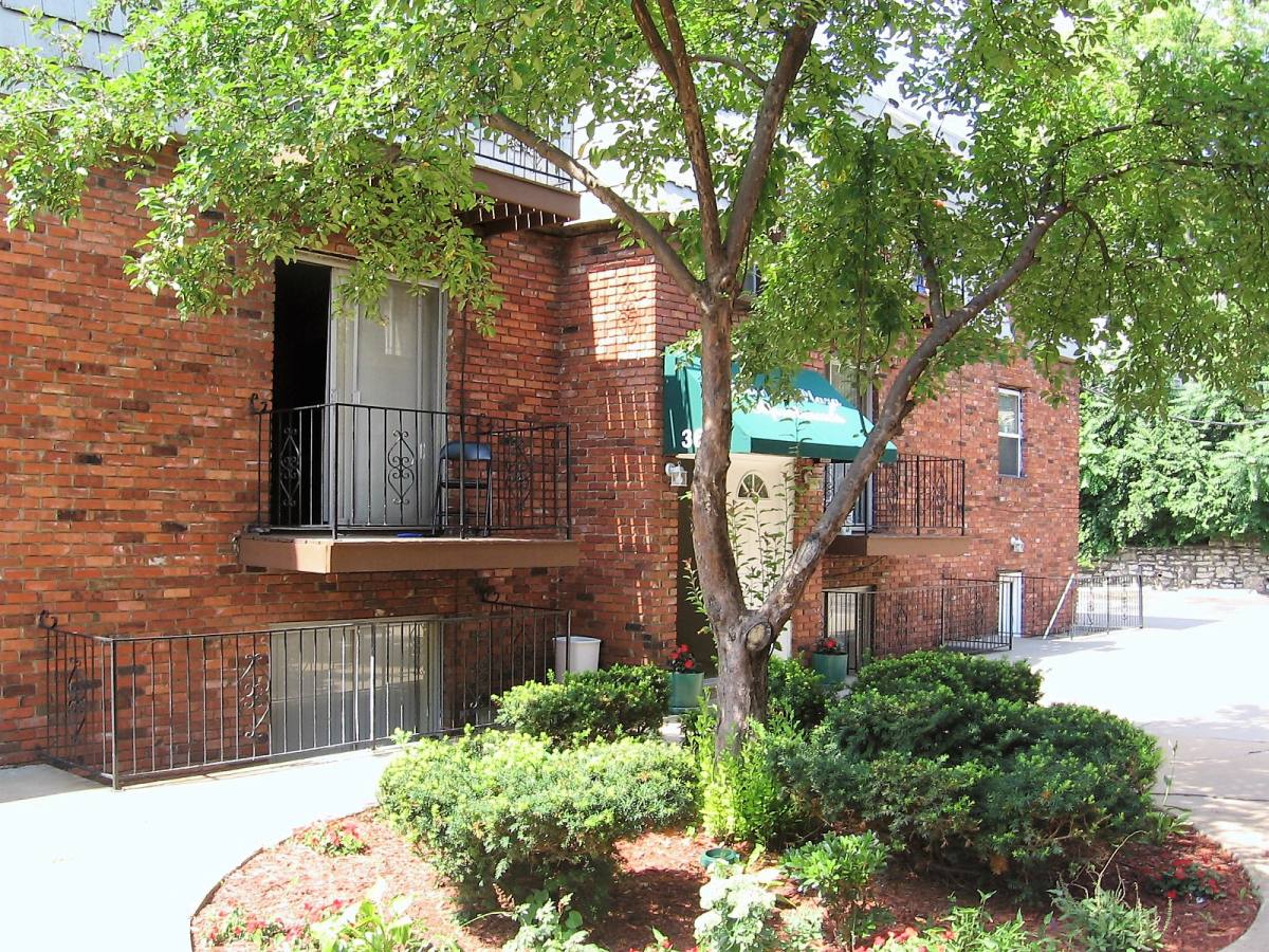 Apartment for rent at Baltimore Plaza, 3632-3636 Baltimore Ave, Kansas City, MO 64111