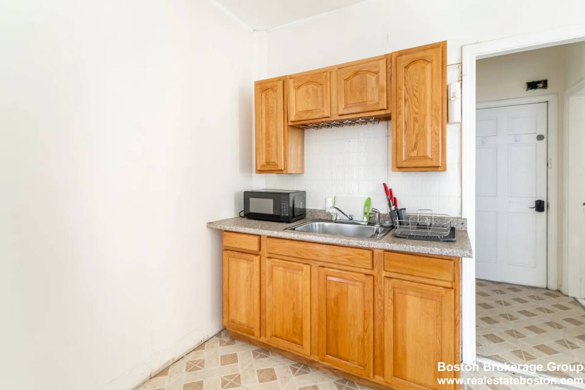 Apartment for rent at 20 Howell St #2, Dorchester, MA 02125