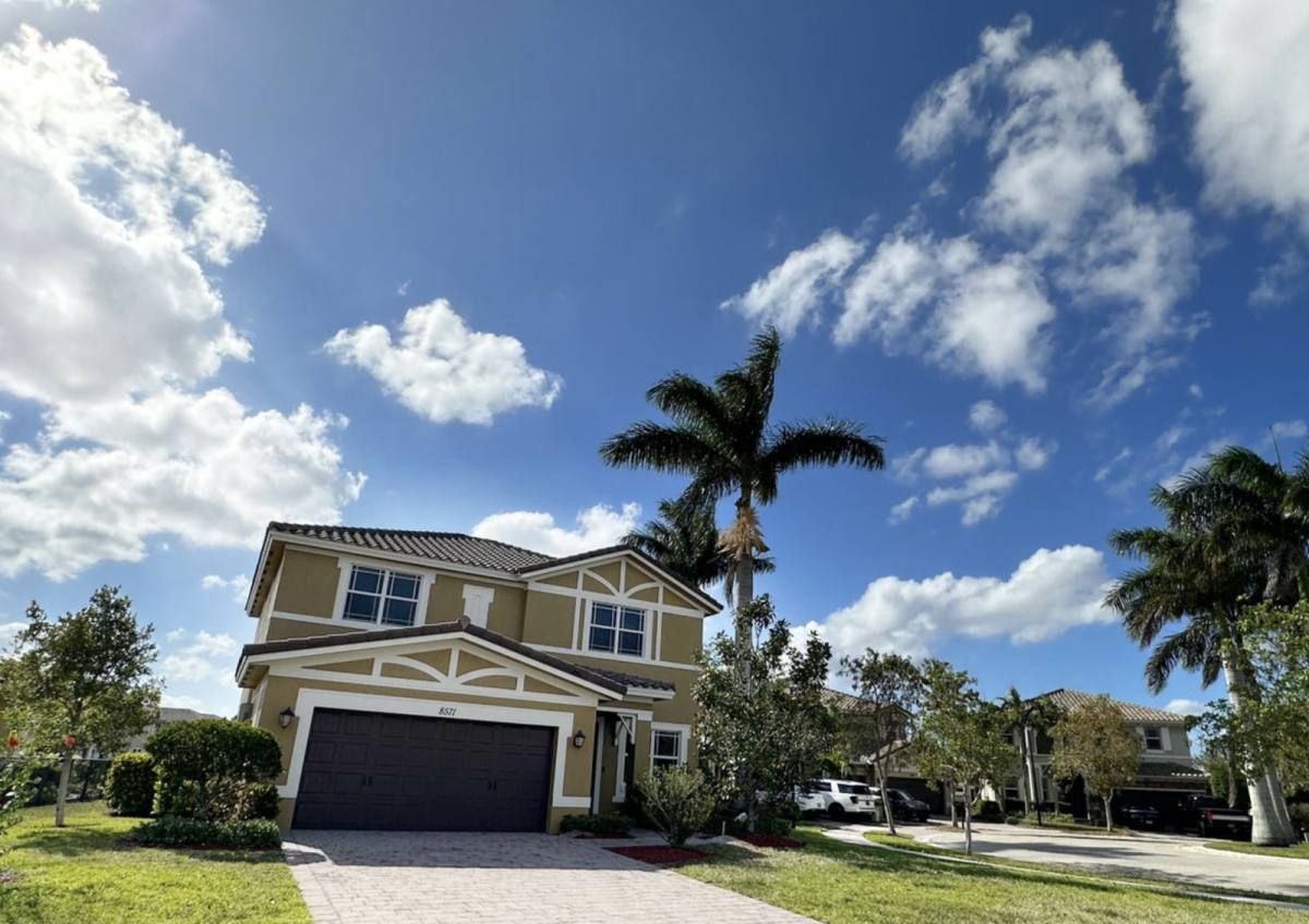 House for rent at 8571 Lakeside Bend, Pompano Beach, FL 33076