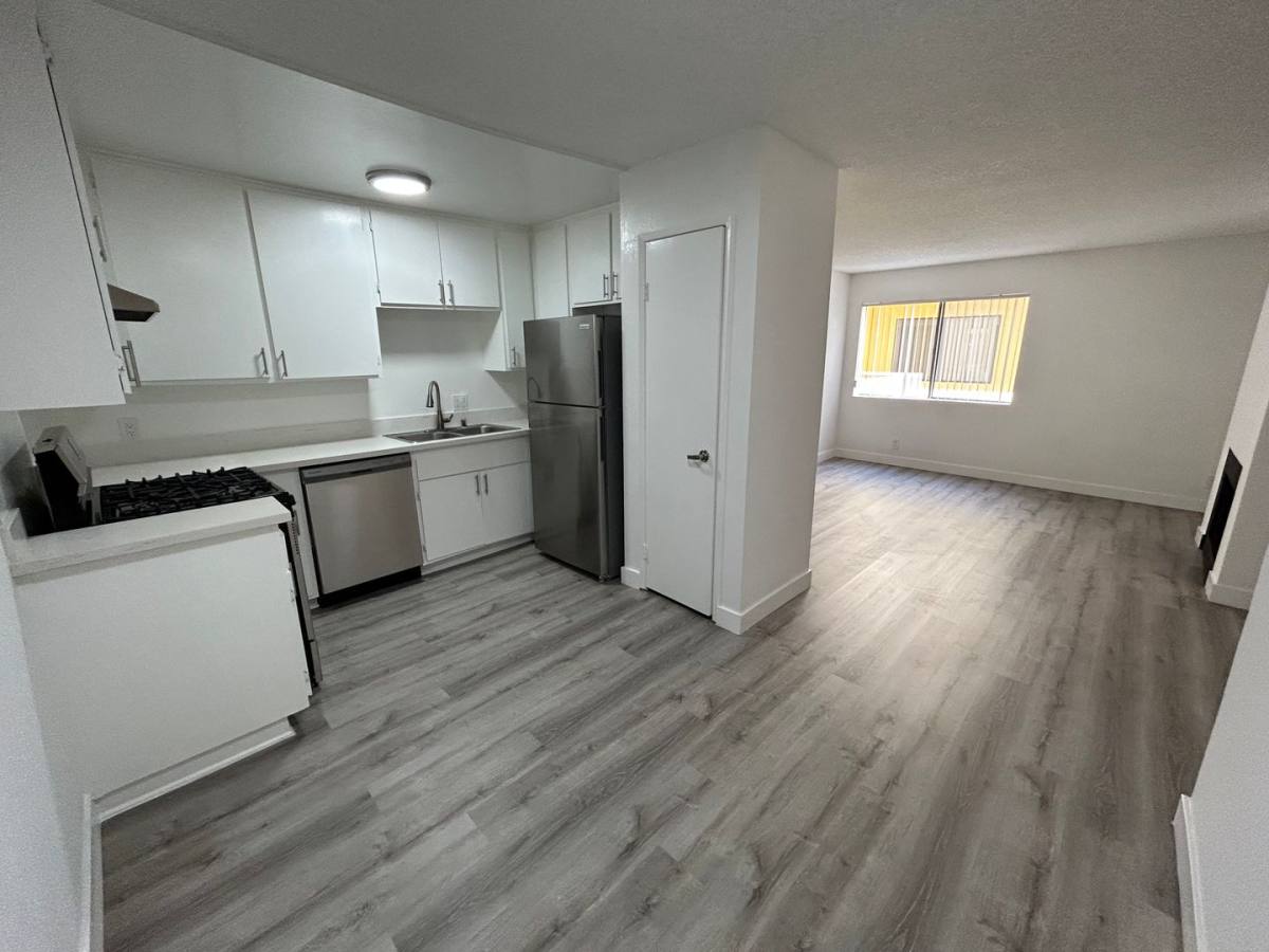 Apartment for rent at 2724 Abbot Kinney Blvd, Venice, CA 90291