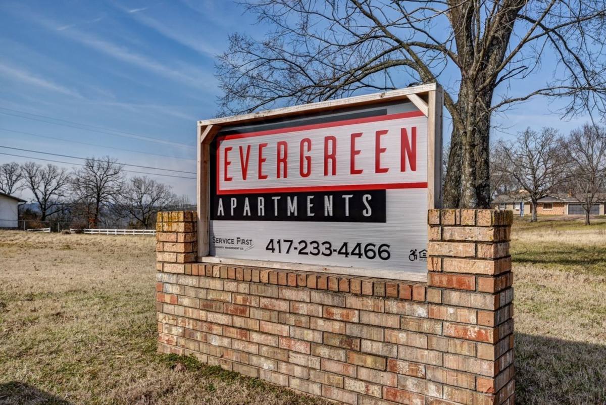 Apartment for rent at 616 Evergreen St, Hollister, MO 65672
