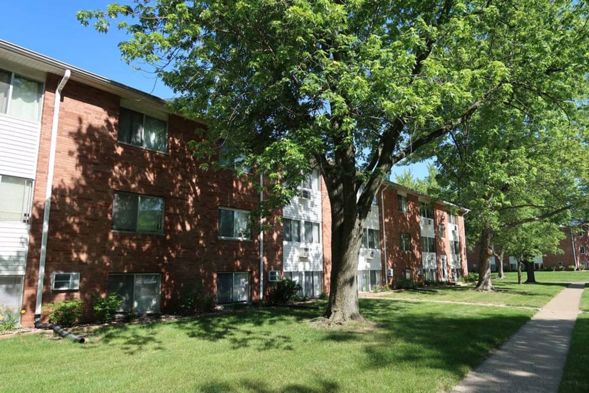 Apartment for rent at 3632 Pine Ridge Court, Moline, IL 61265