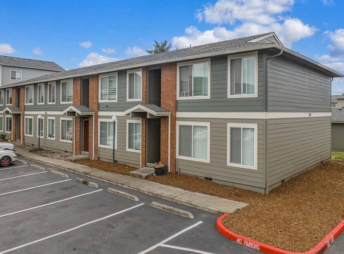 Apartment for rent at 3864 Sunnyview Rd NE, Salem, OR 97305
