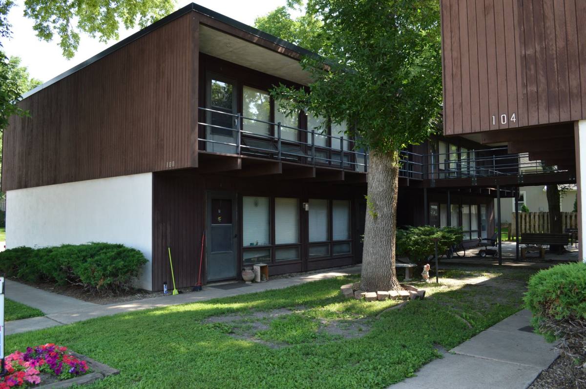 Apartment for rent at 100 S 8th St, Clear Lake, IA 50428